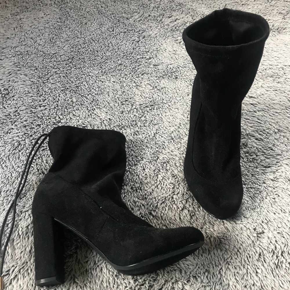 Black Cloth Heels Size: 7/8
